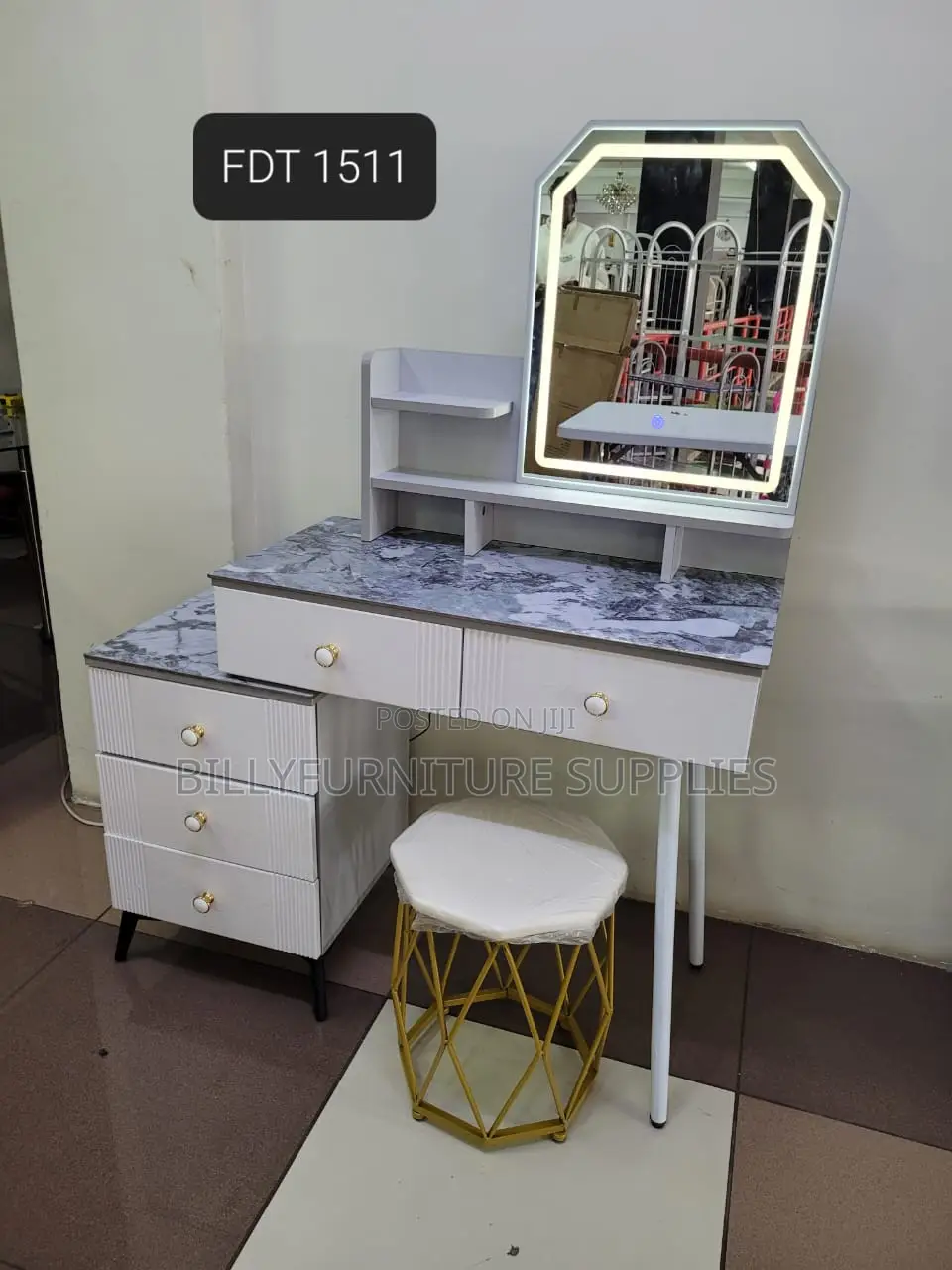 Elegant Dressing Table With Storage Drawers