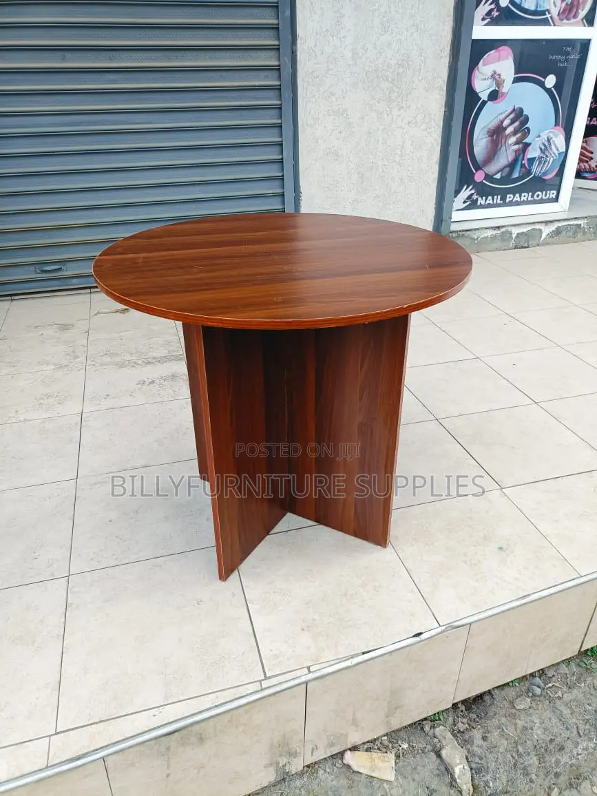 Round Boardroom Table for Office Meetings