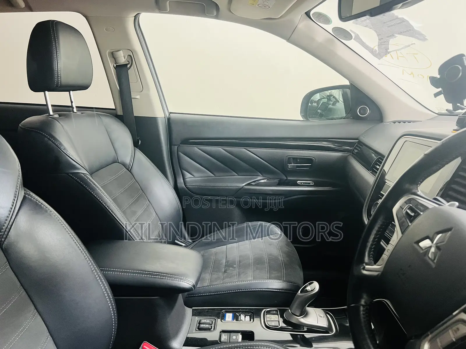 Mitsubishi Outlander 2019 White