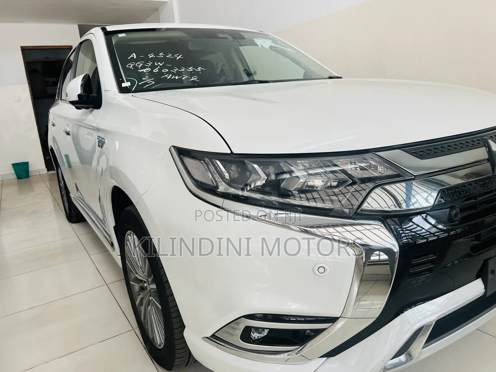 Mitsubishi Outlander 2019 White
