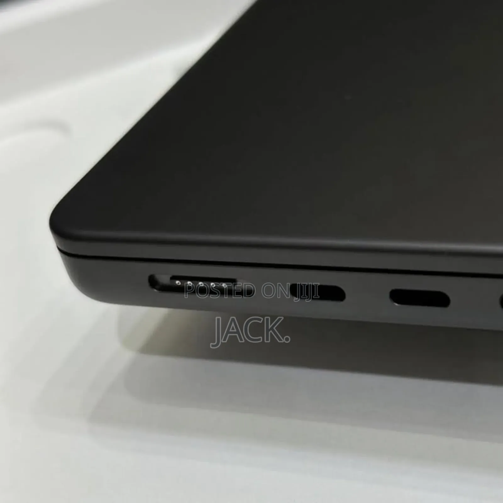 New Laptop Apple MacBook Pro 2025 M5 16GB Apple M5 SSD 1T