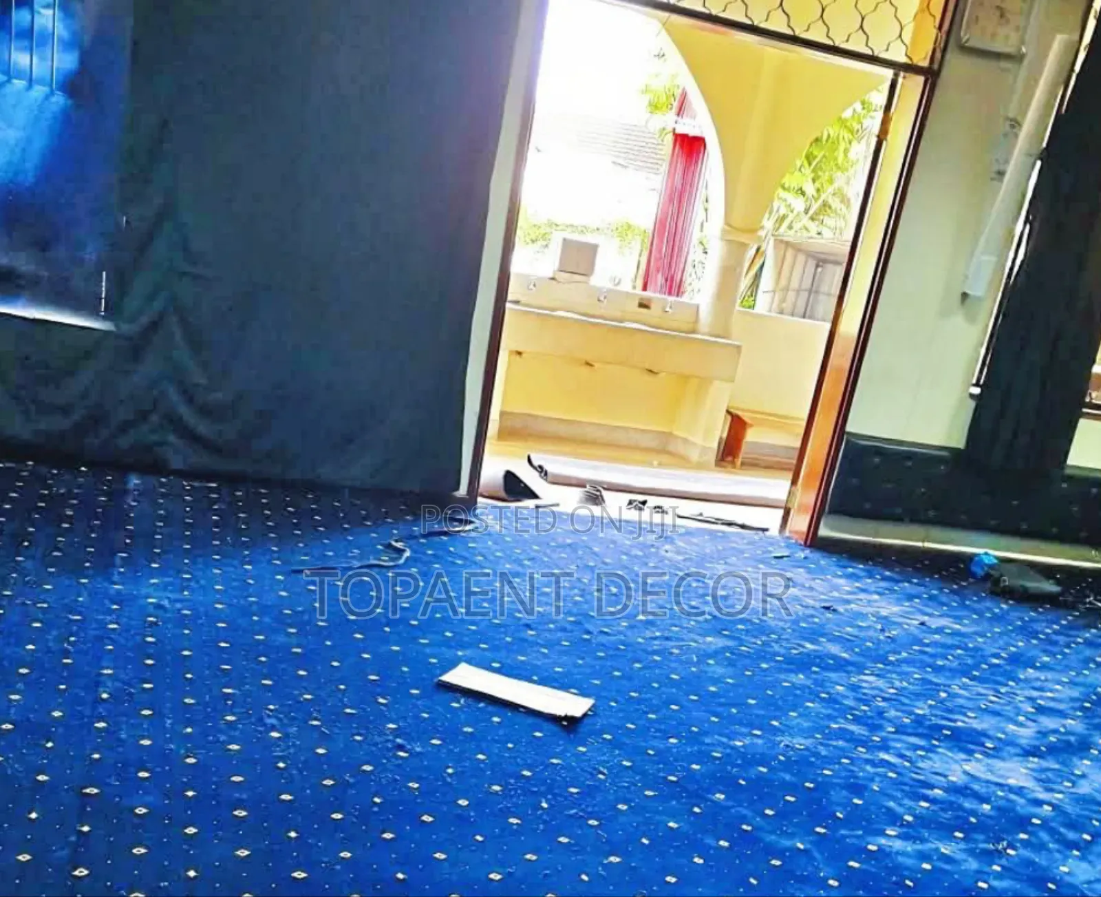 Blue Dotted Presidential 12mm Smart Interiors Wall To Wall Carpets