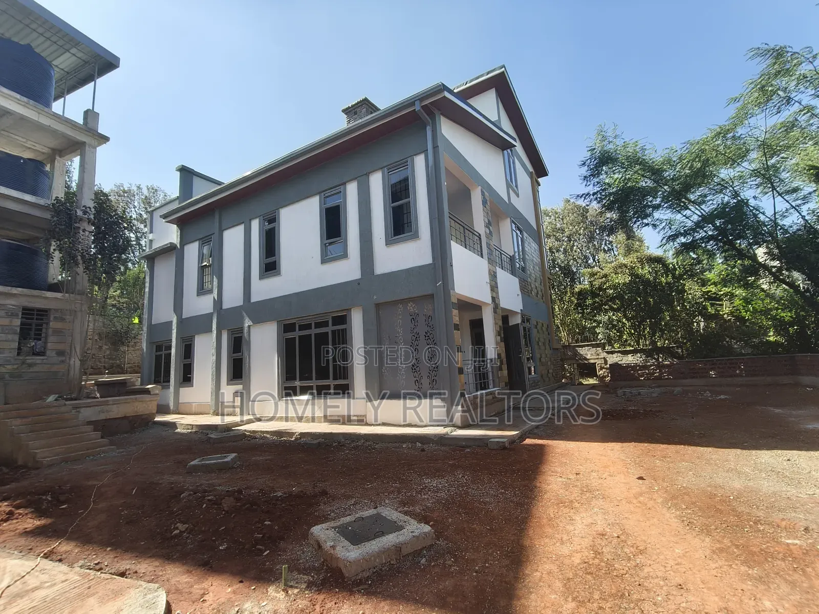 5bdrm Maisonette in Gated Estate, Kerarapon for sale