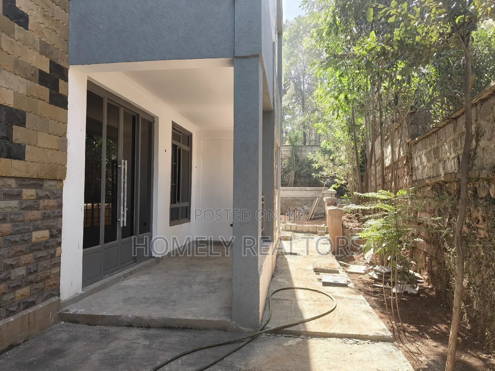 5bdrm Maisonette in Gated Estate, Kerarapon for sale
