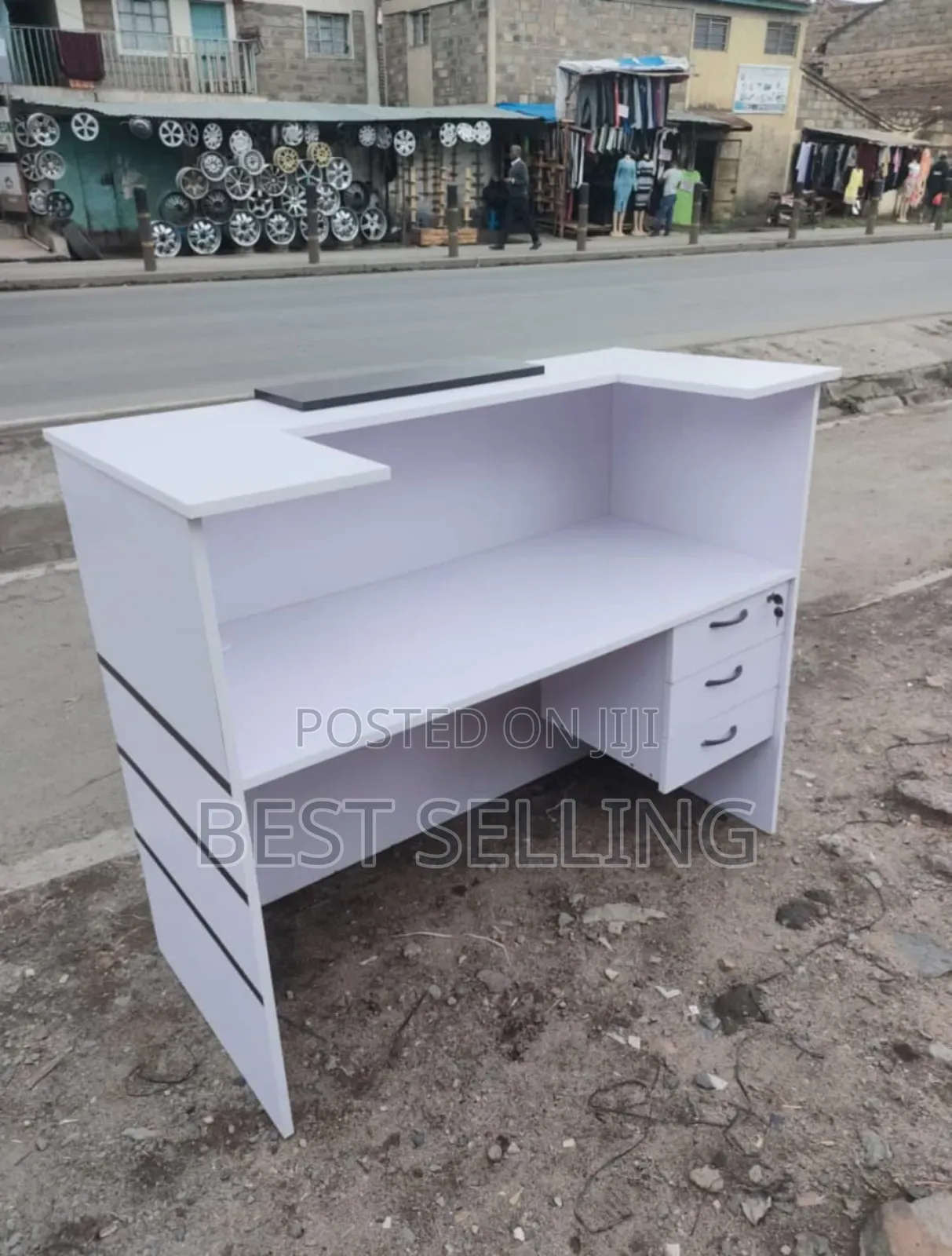 White 1.4m Reception Desk