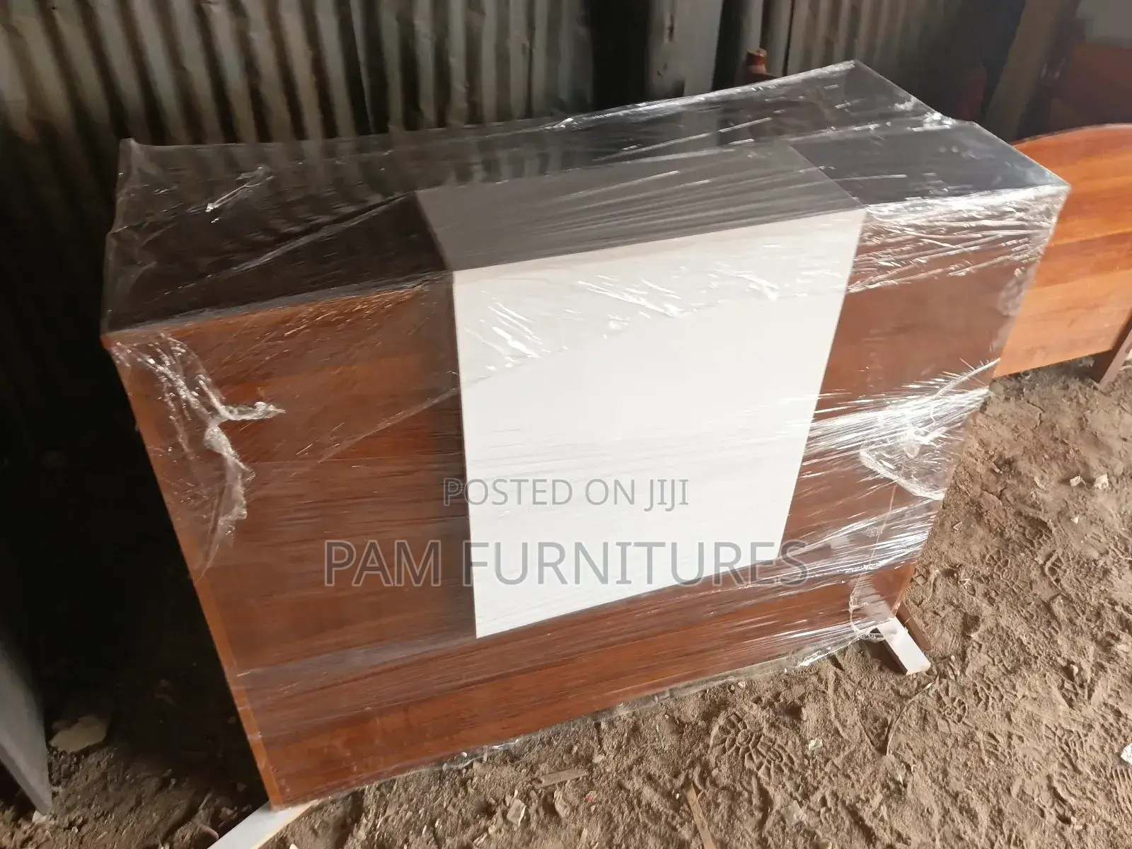 Spacious Reception Desk