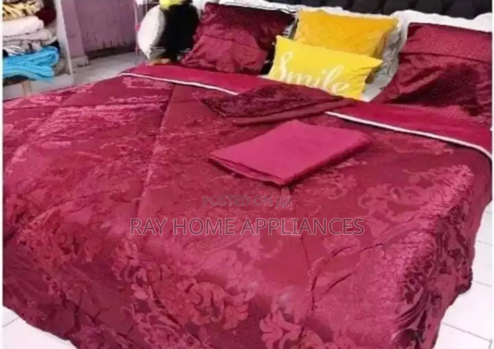 Silk Duvet 1 Duvet
1 Bedsheet
2 Pillowcases 2 Throw Pillowcases 
6x7