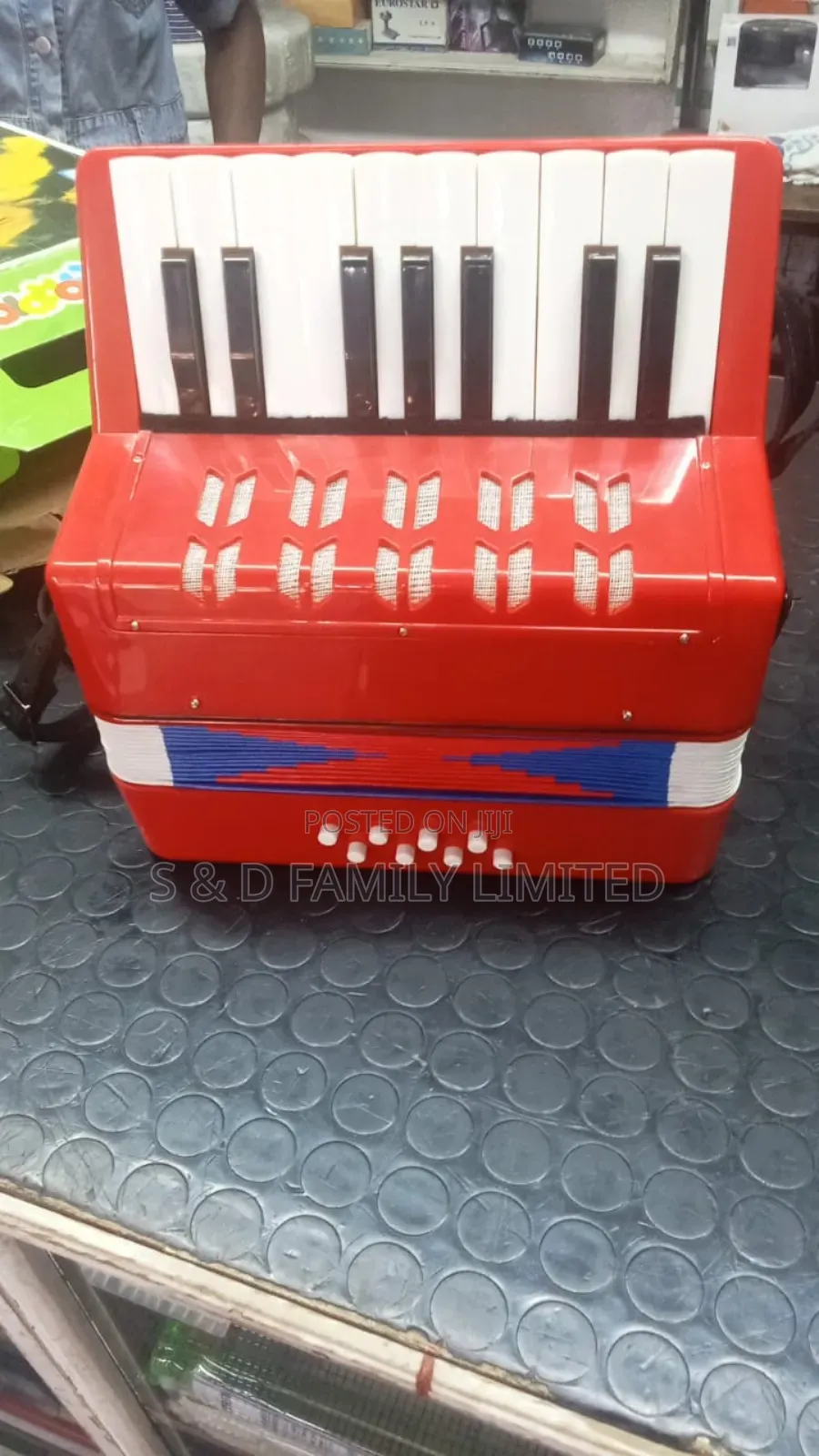 17 Key 8 Bass Piano Accordion