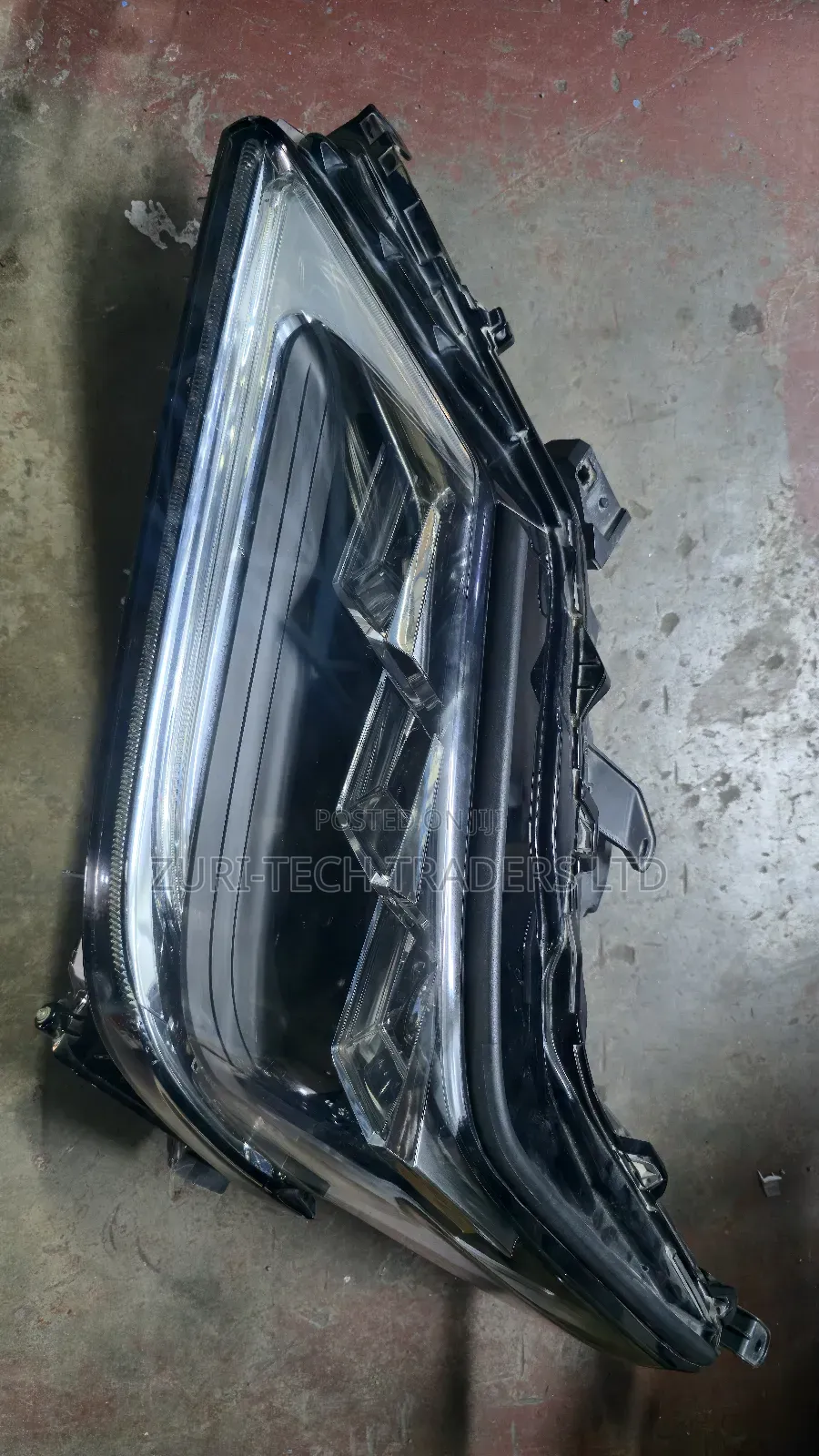 Lexus 570 Headlight
