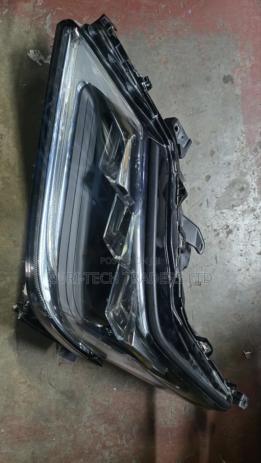Lexus 570 Headlight