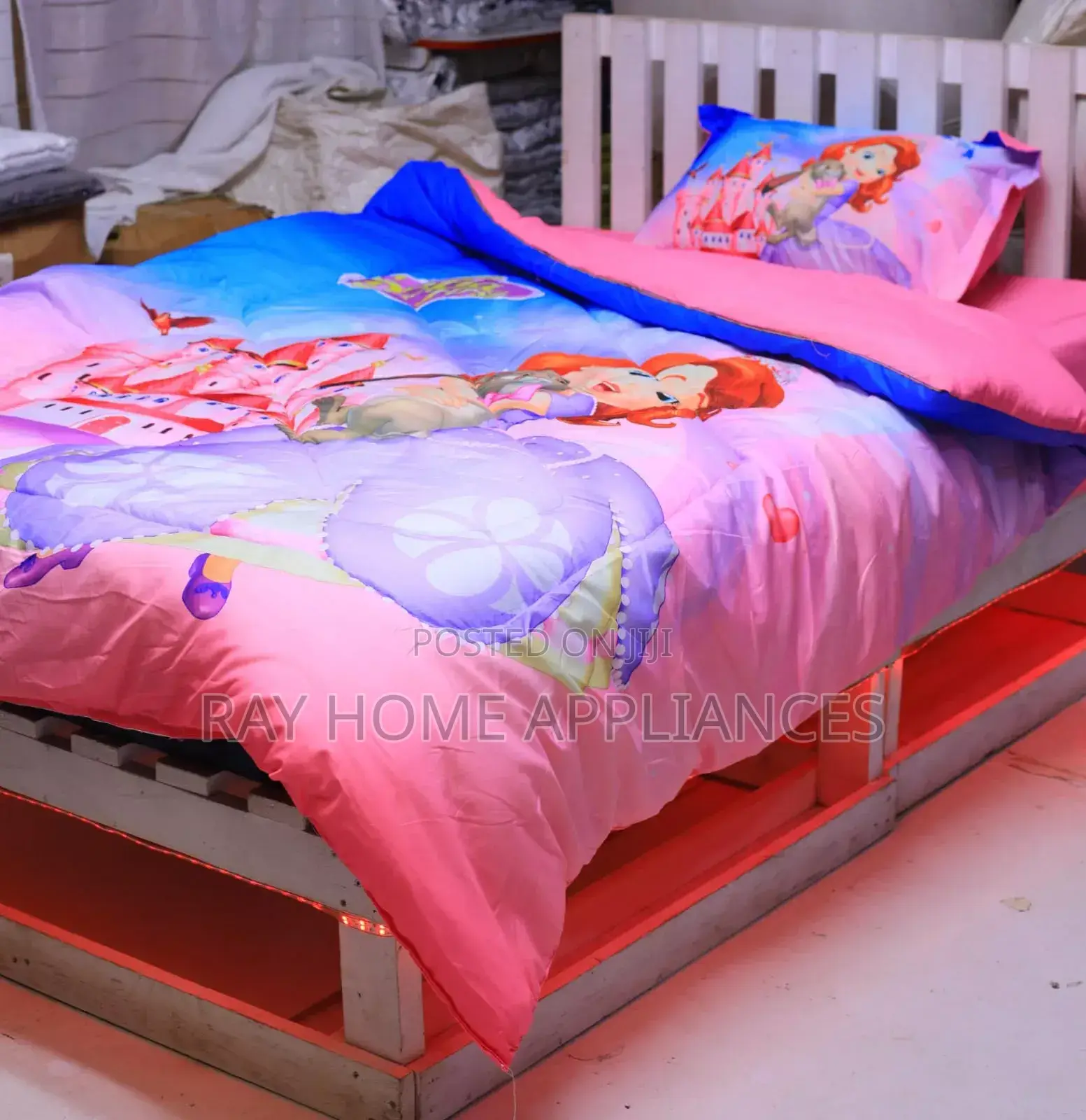 Cartoon Themed Duvets
1 Bedsheet
1 Pillowcase 
Size:4*6