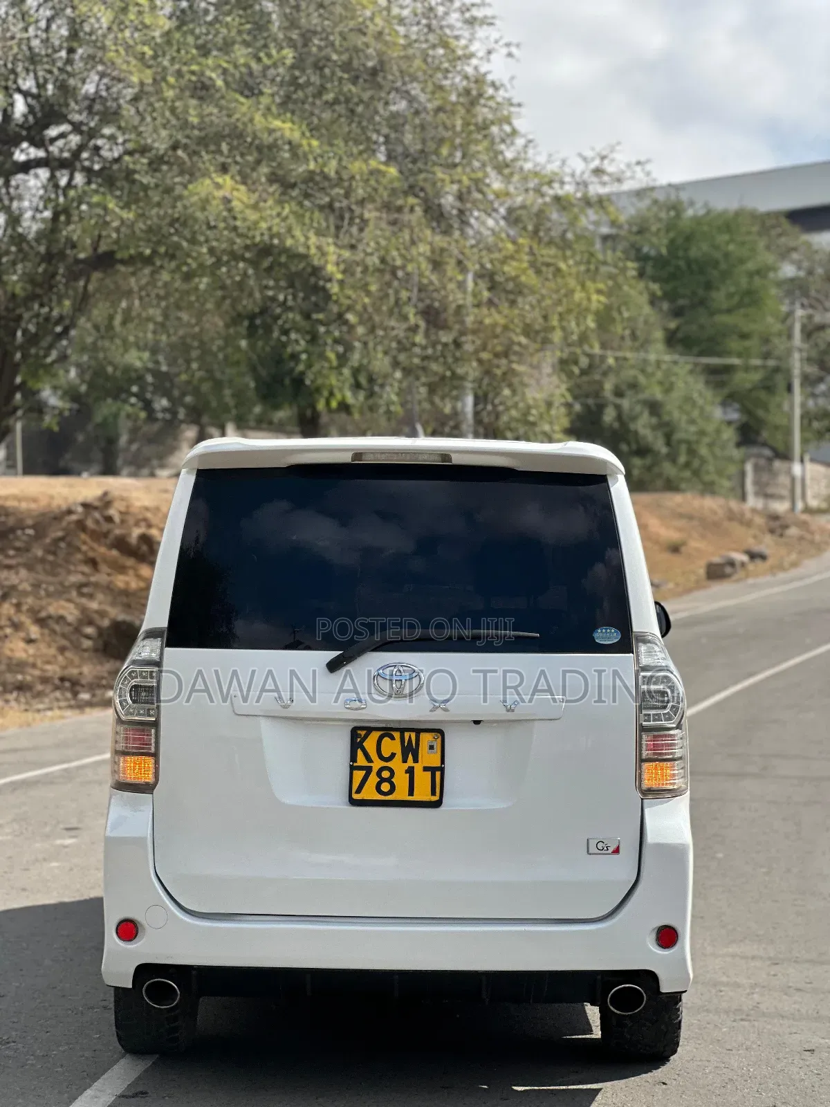 Toyota Voxy 2013 White
