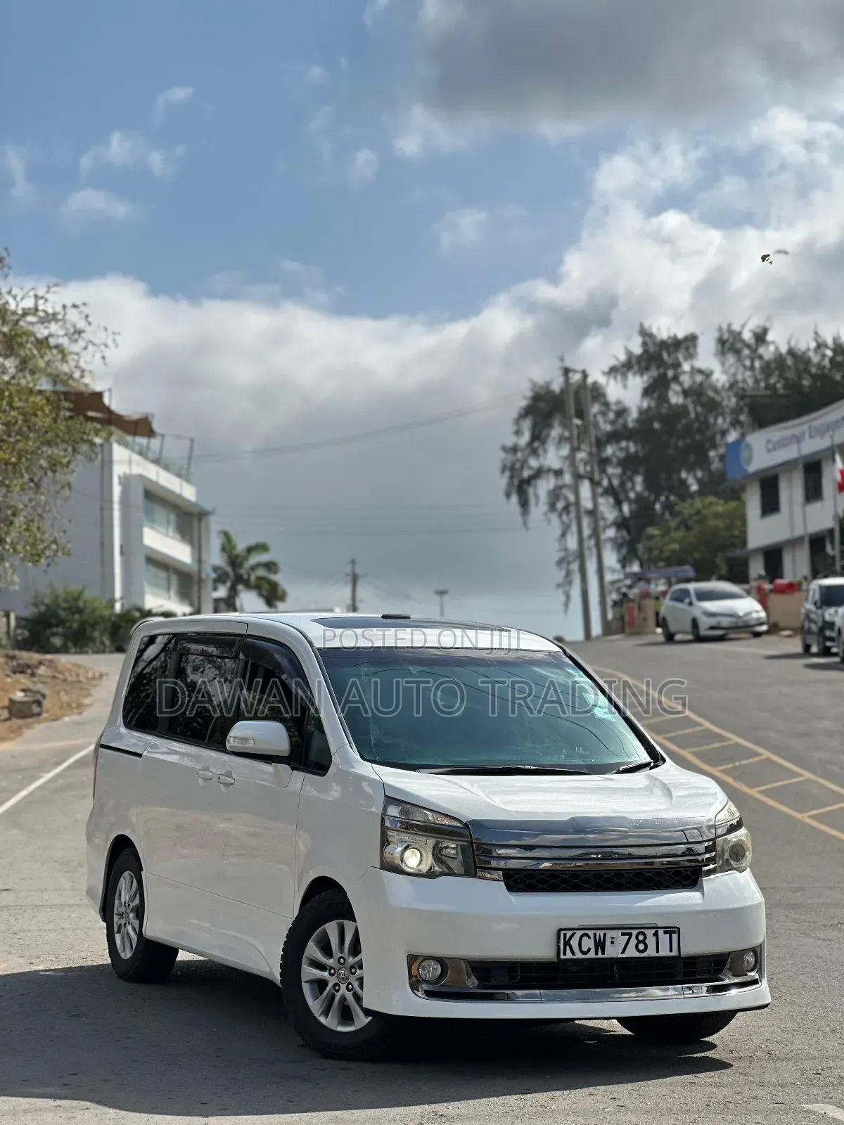 Toyota Voxy 2013 White