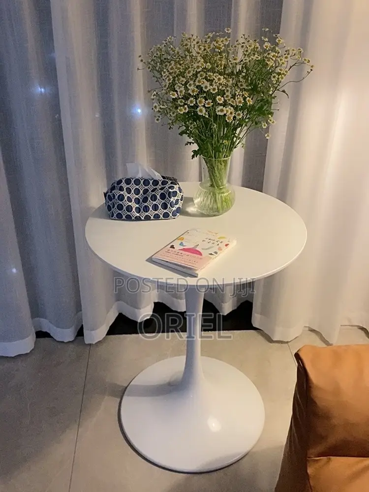 White Round Eames Home Dining Table