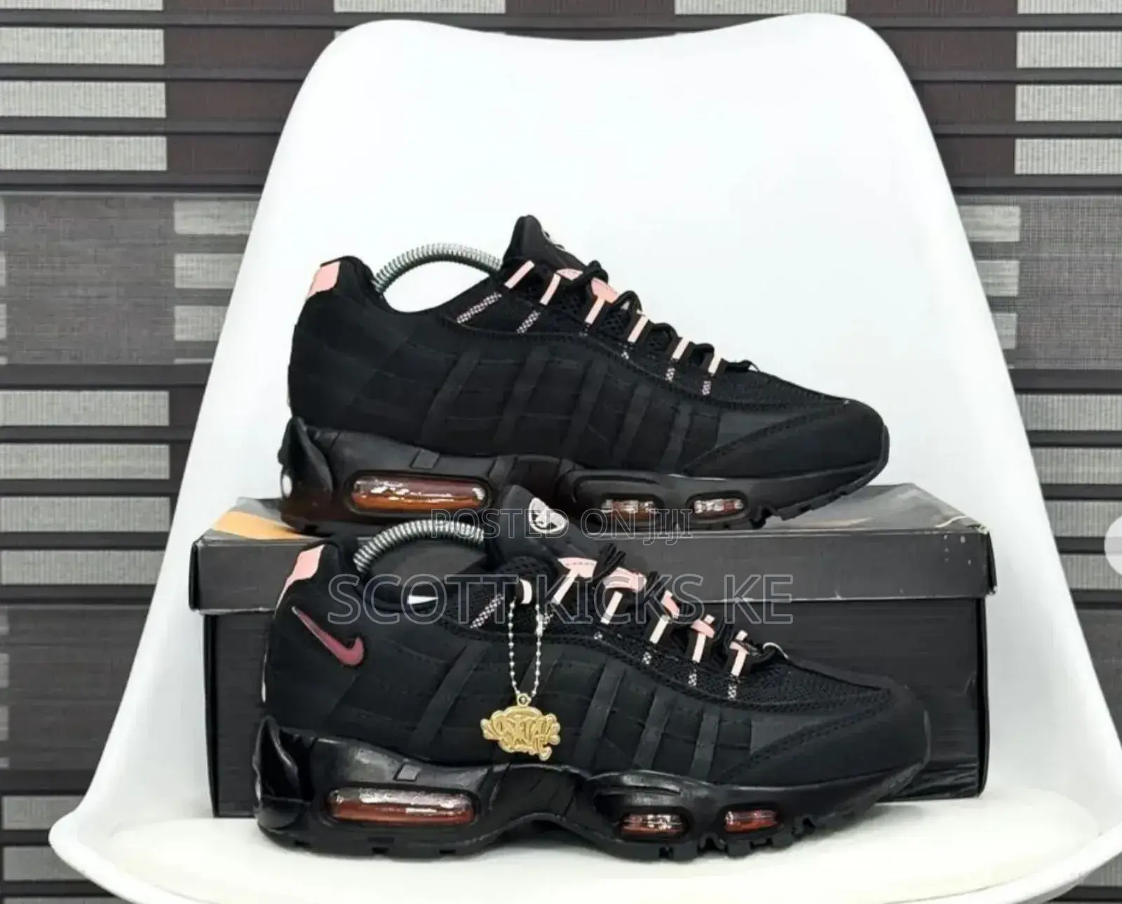 Nike Airmax 95
“ Central Cee