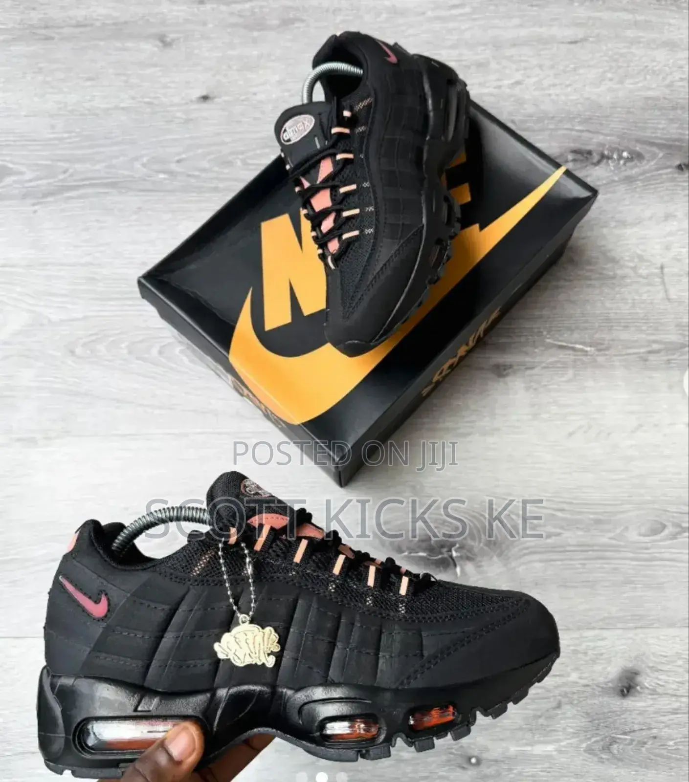 Nike Airmax 95
“ Central Cee