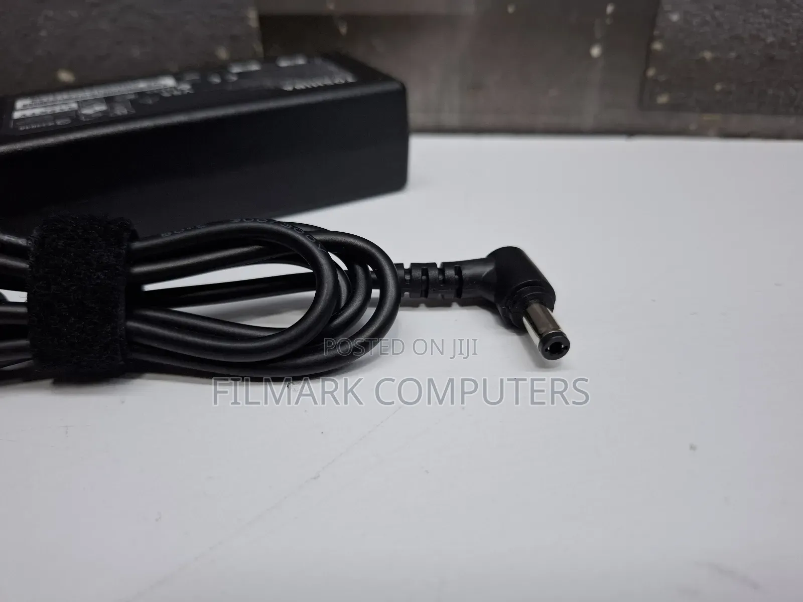 Toshiba Adapter 19v 3.42a 2.5mm