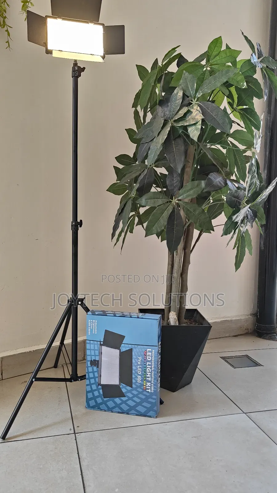U600+ Professional Led Light 2.1m Adjustable Tripod Stand