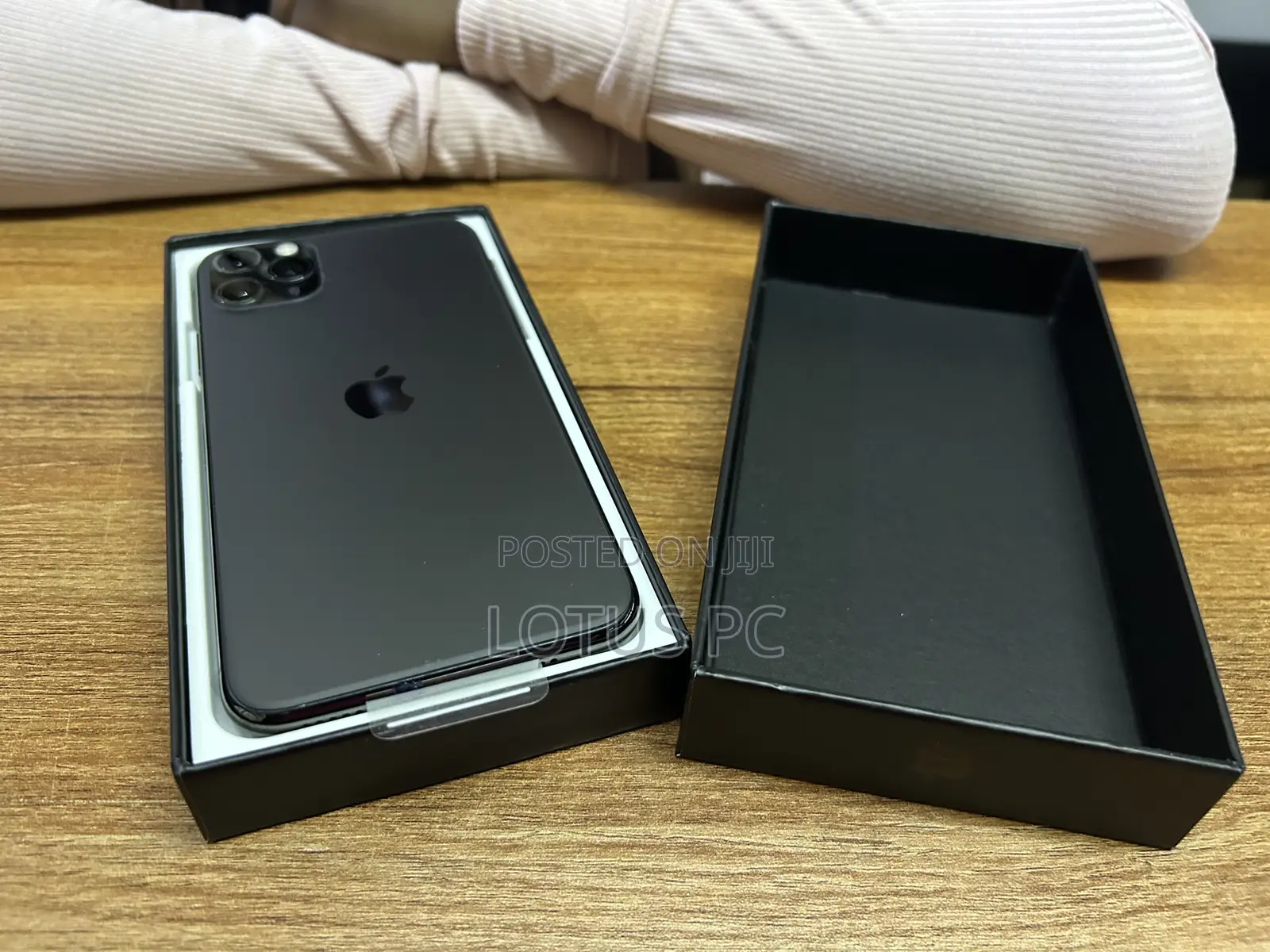 New Apple iPhone 11 Pro Max 256 GB Gray