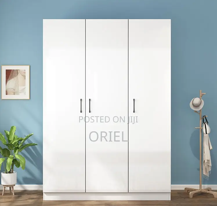 Modern Cabinet : 3-Door Wooden Wardrobe