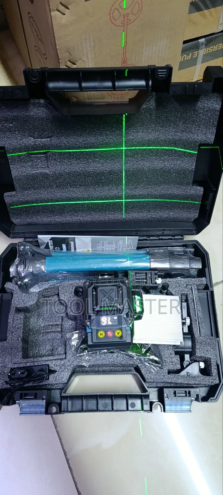Makita Auto Laser Level/Laser Level With Tripod Stand