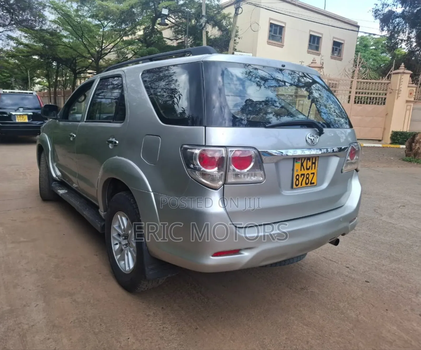 Toyota Fortuner 2010 Silver
