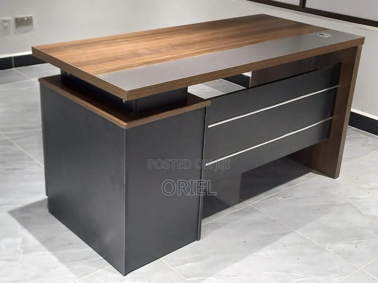 Office Desk : Executive Office Staff Desk