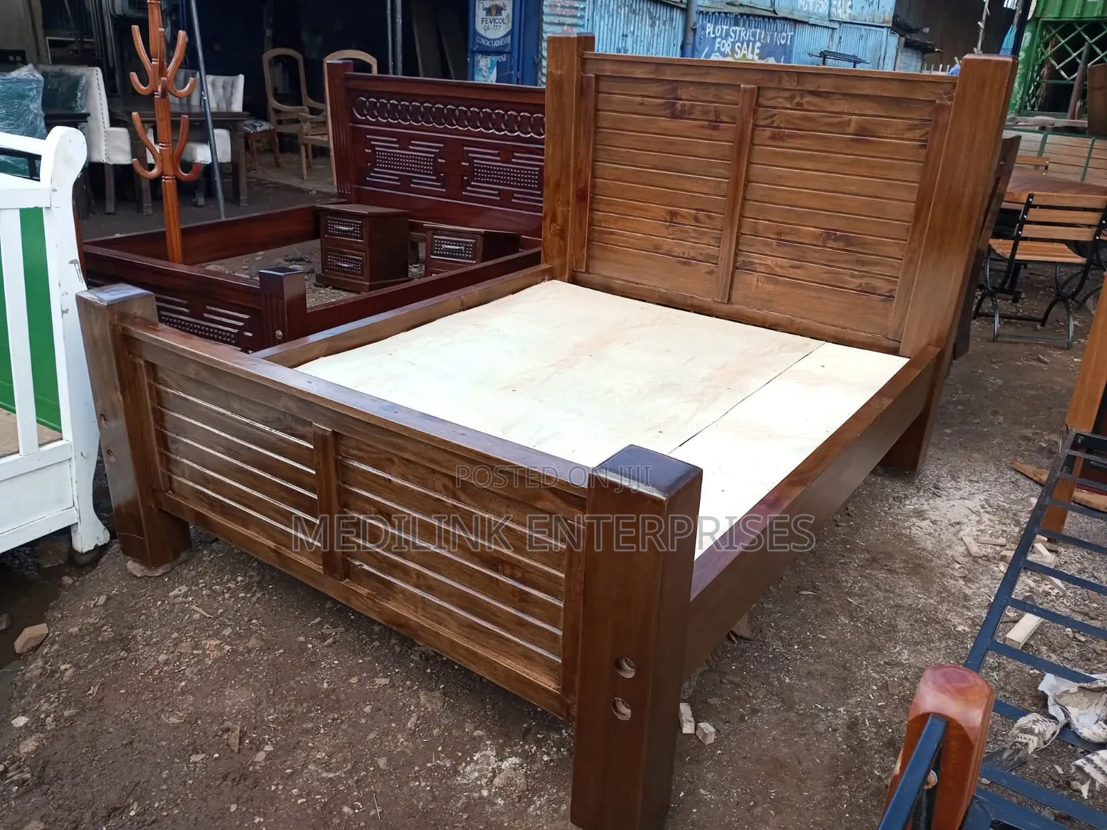 Walnut Light Mahogany Vanish 5*6 Beds