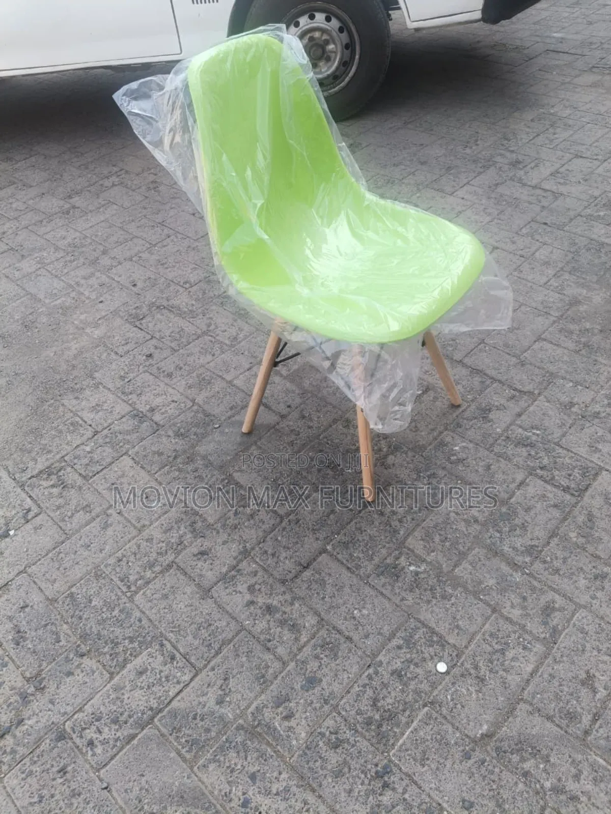 Eames Relaxing Chair