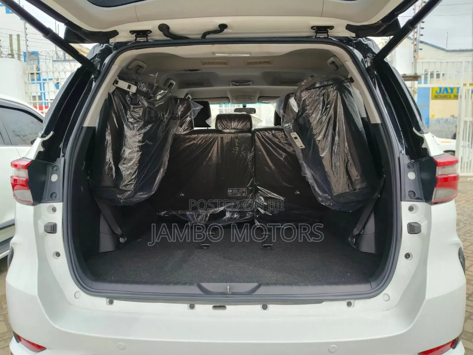 Toyota Fortuner 2.8 D RWD 2019 White