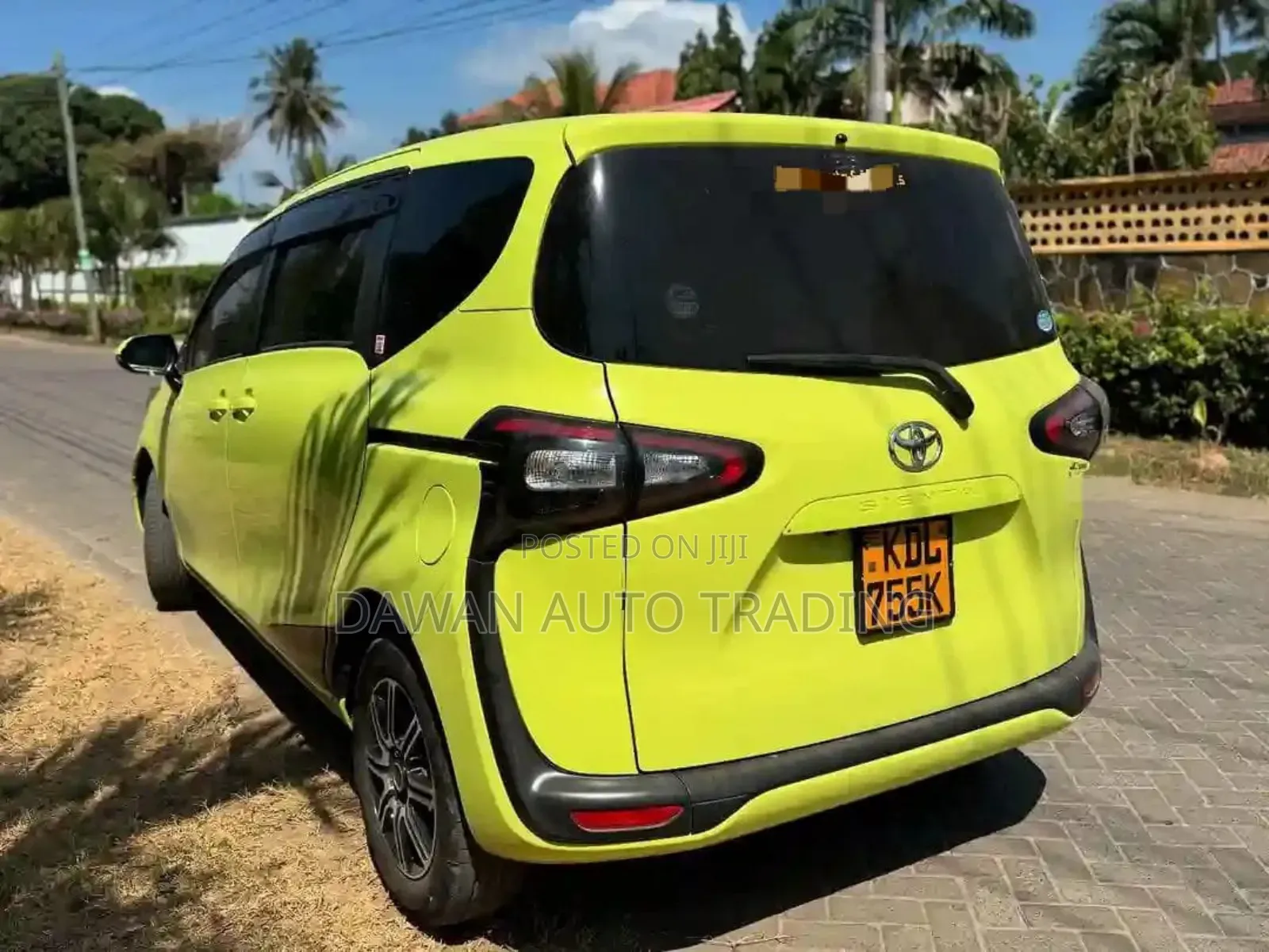 Toyota Sienta 2015 Green