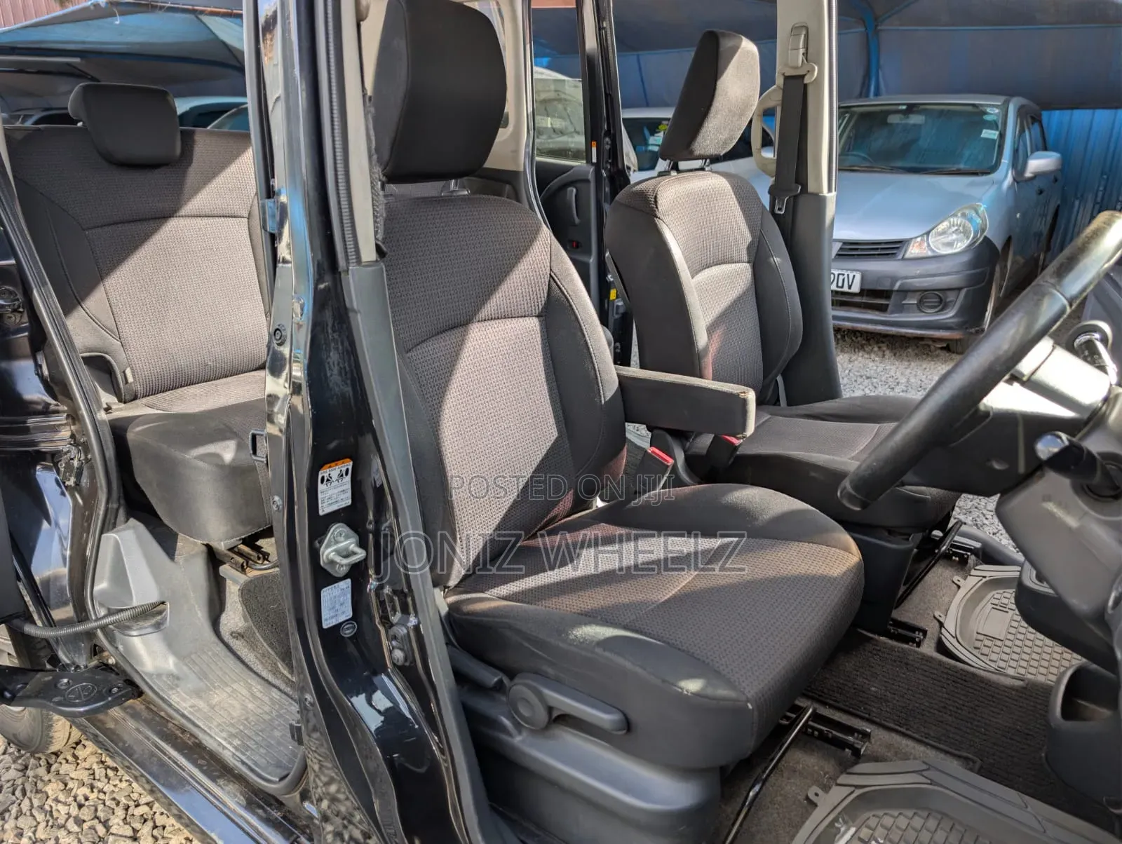 Mitsubishi Delica 2014 Black