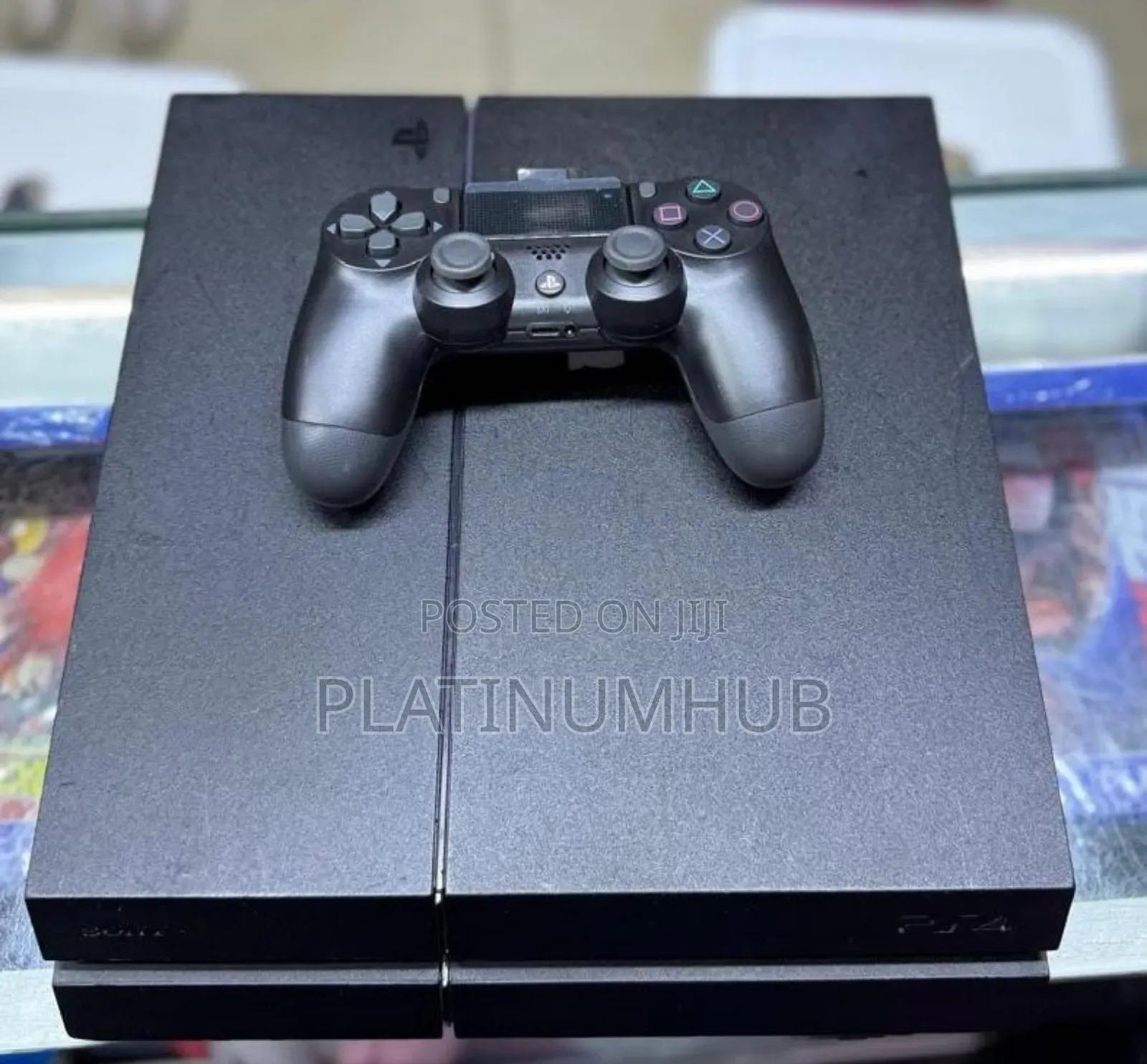 Playstation 4 Standard Edition Preowned+One Controller