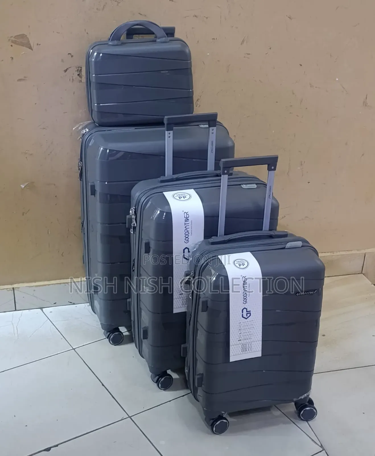 4 in 1 Luxurious Unbreakable Suitcase