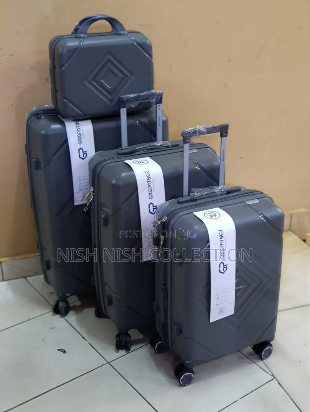 4 in 1 Luxurious Unbreakable Suitcase