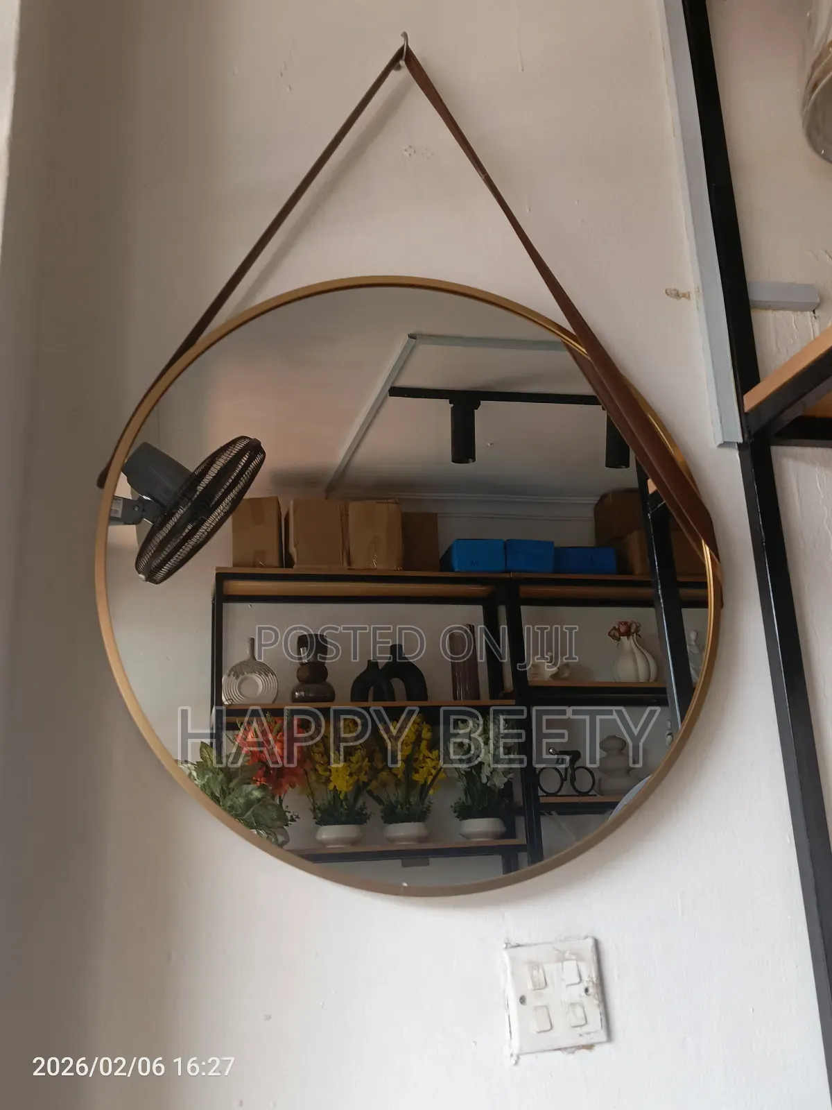Minimalist Nordic Decorative Mirror (60cm Diameter)