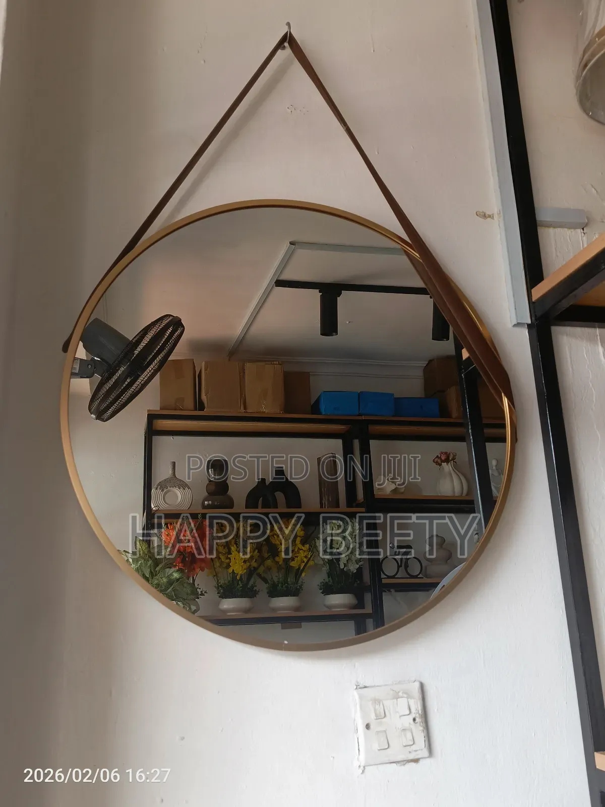 Minimalist Nordic Decorative Mirror (60cm Diameter)