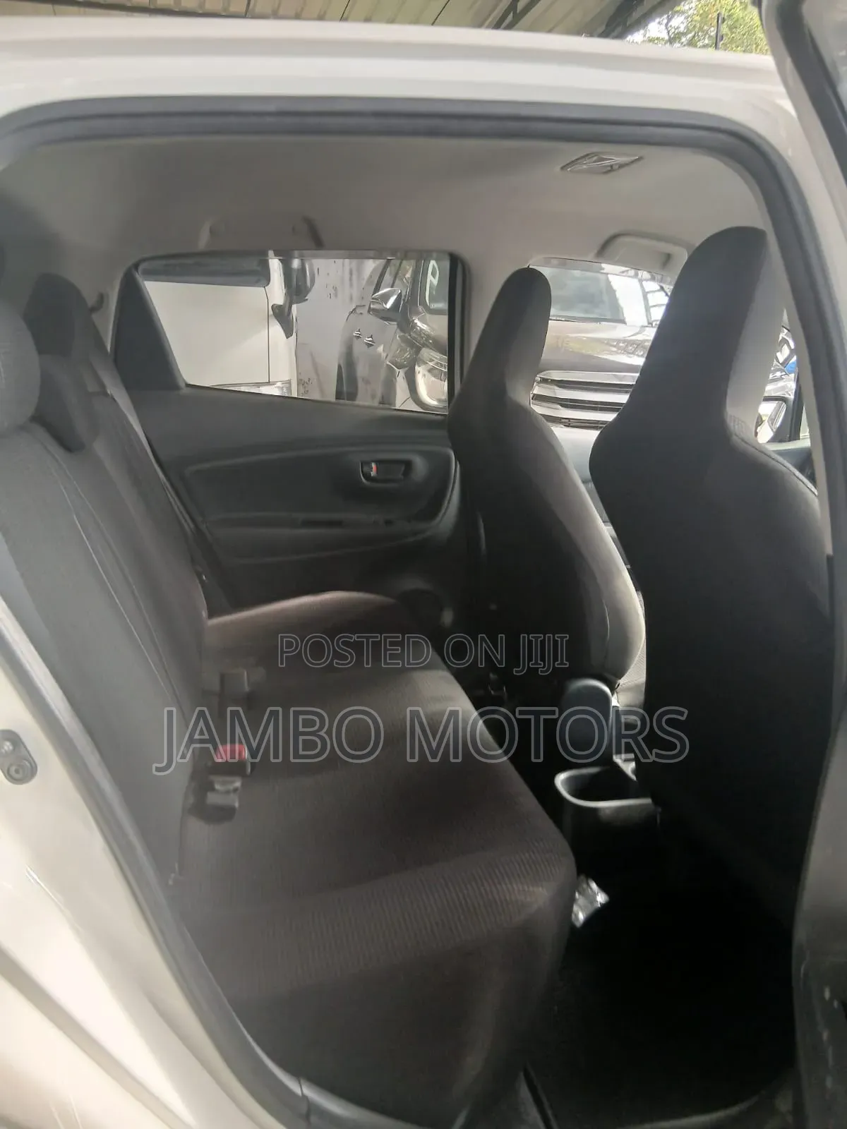 Toyota Vitz 1.0 FWD 5dr 2019 White