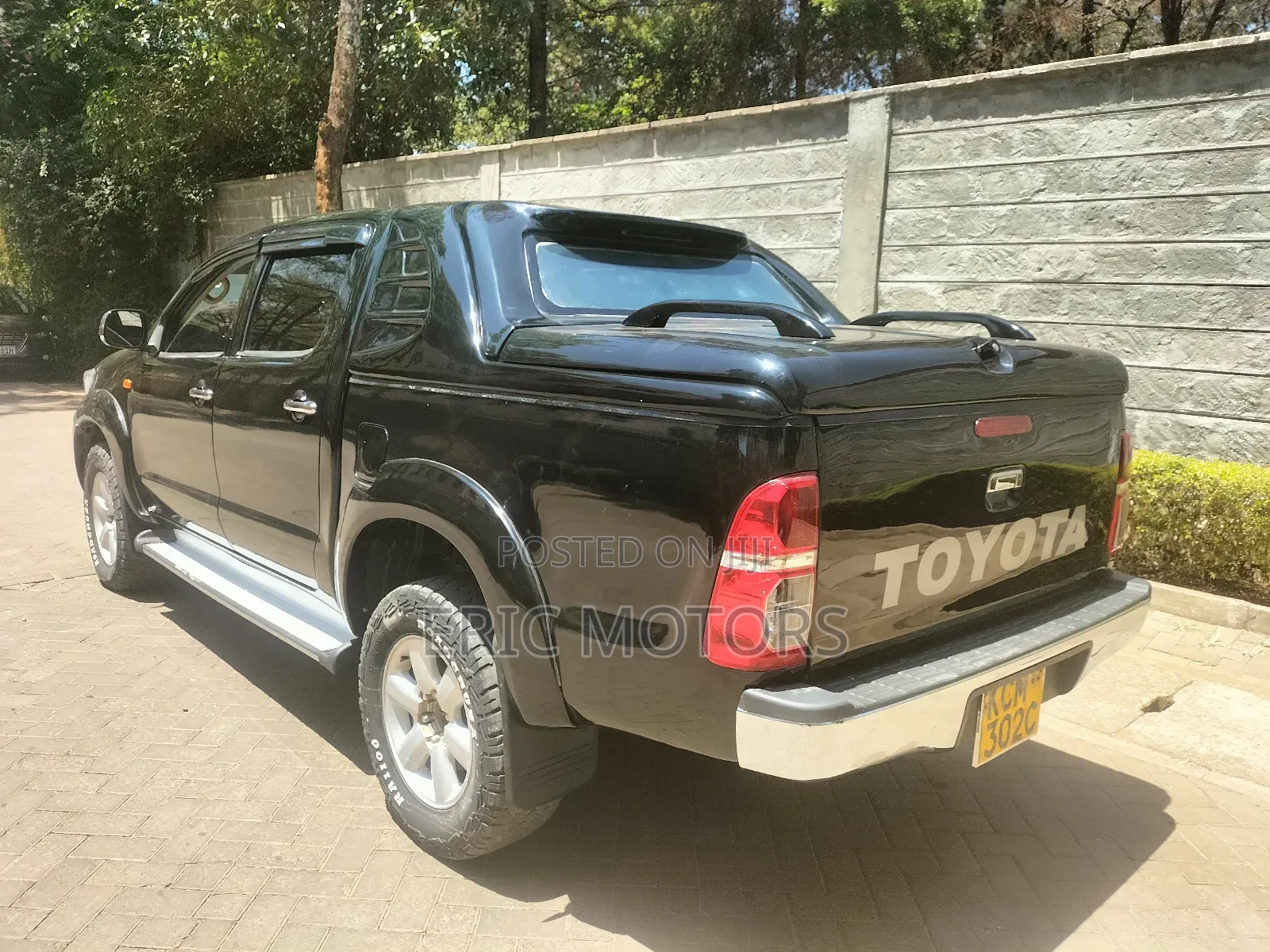 Toyota Hilux 2010 Black