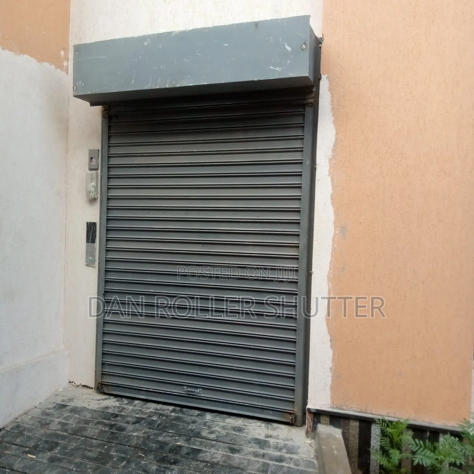 Lockable Manual Roller Shutter – Enhanced Security
