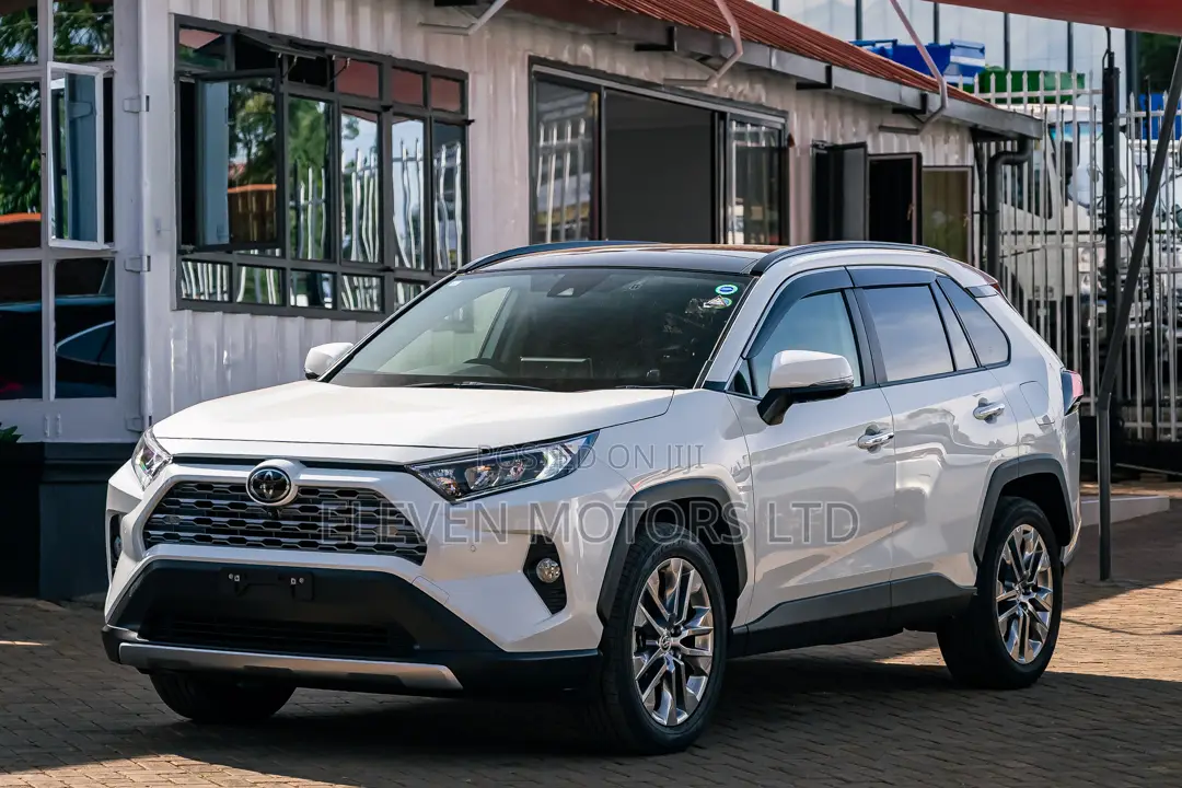 Toyota RAV4 2021 White