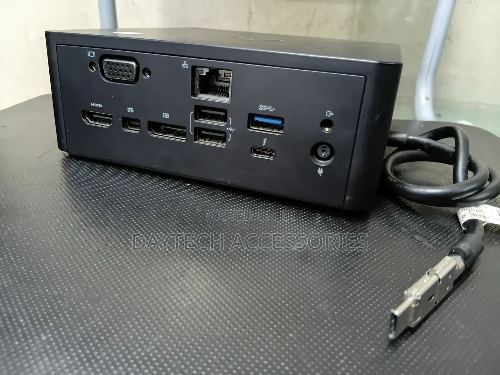 Dell Tb16 Thunderbolt 3 Usb-C Docking Station With 240w Adapter.