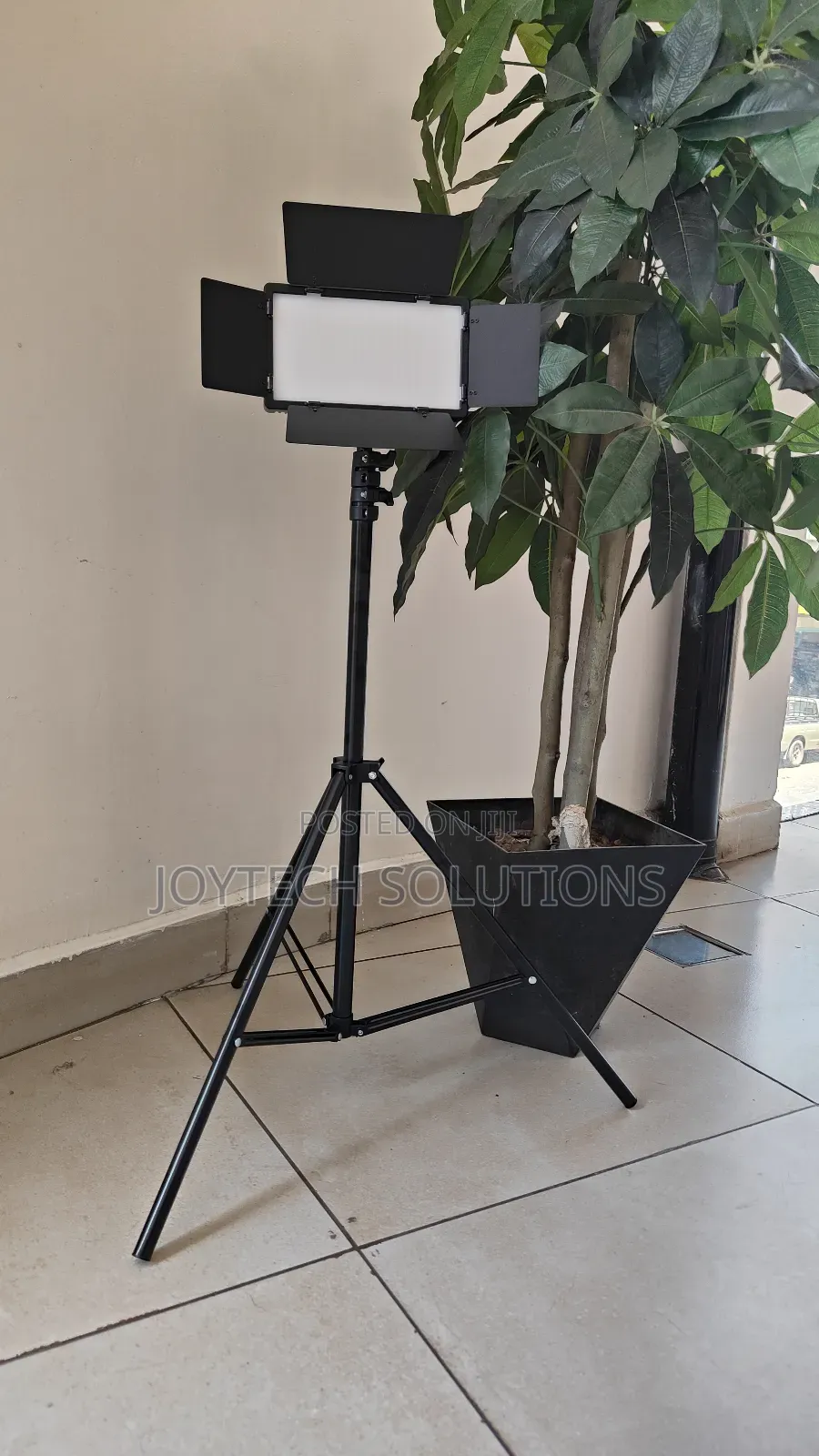Photo Lights /Camera Lights { Two Batteries / Charger/ Tripod