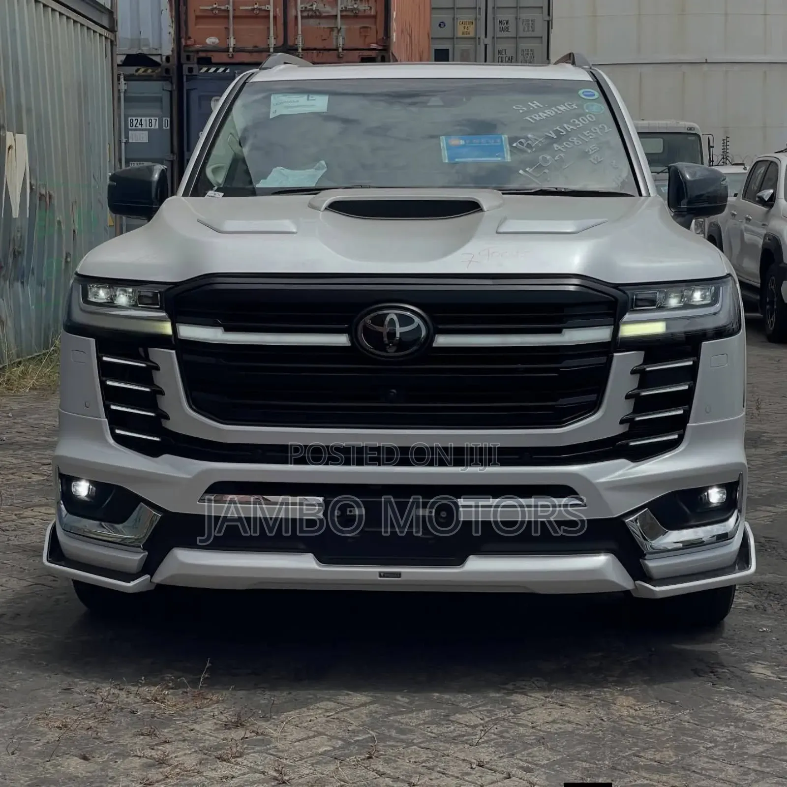 Toyota Land Cruiser LC300 2024 White