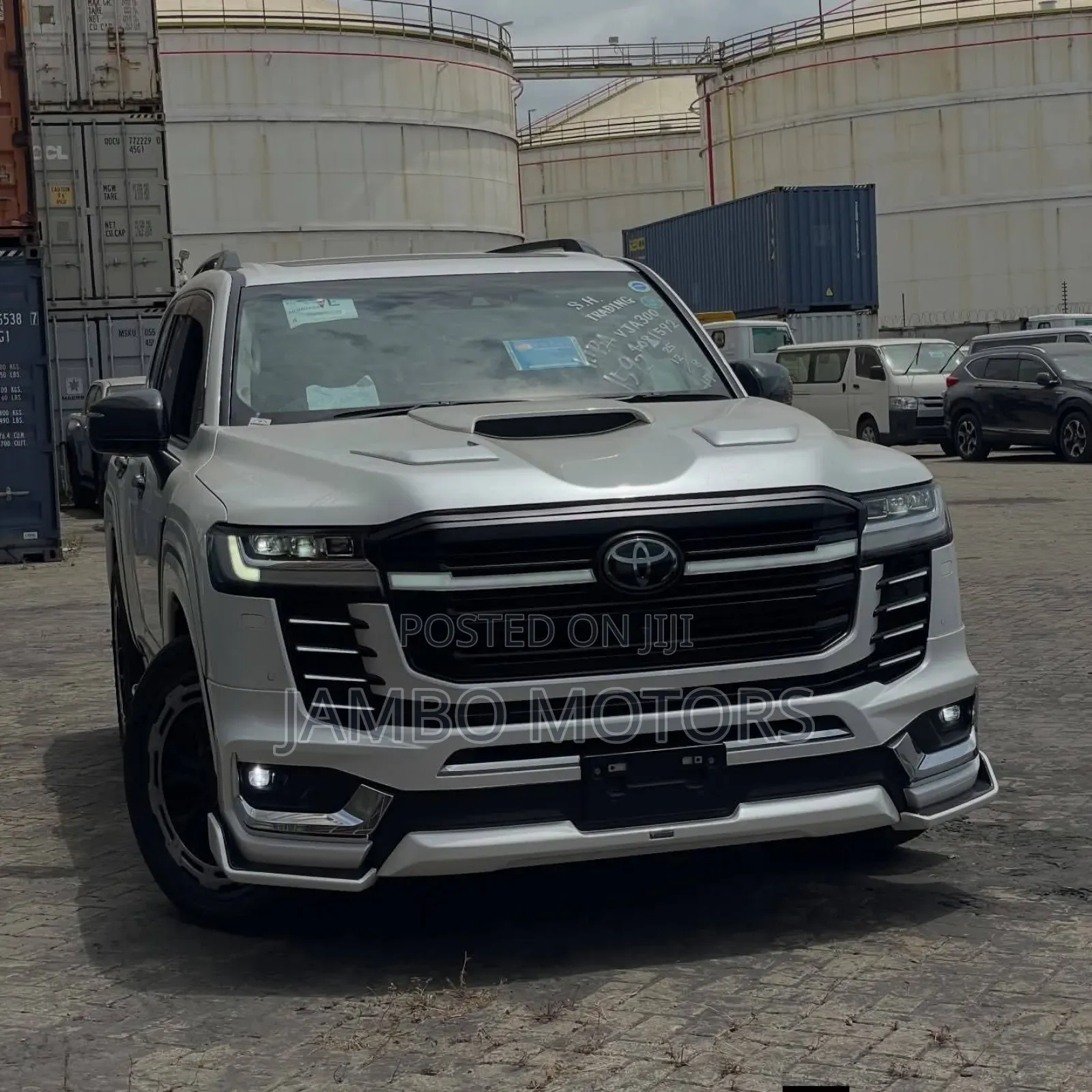 Toyota Land Cruiser LC300 2024 White