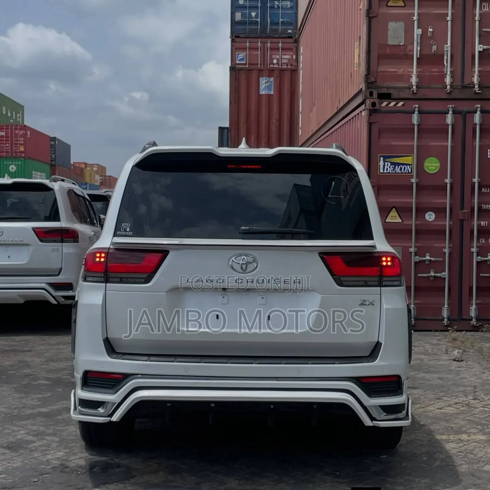 Toyota Land Cruiser LC300 2024 White