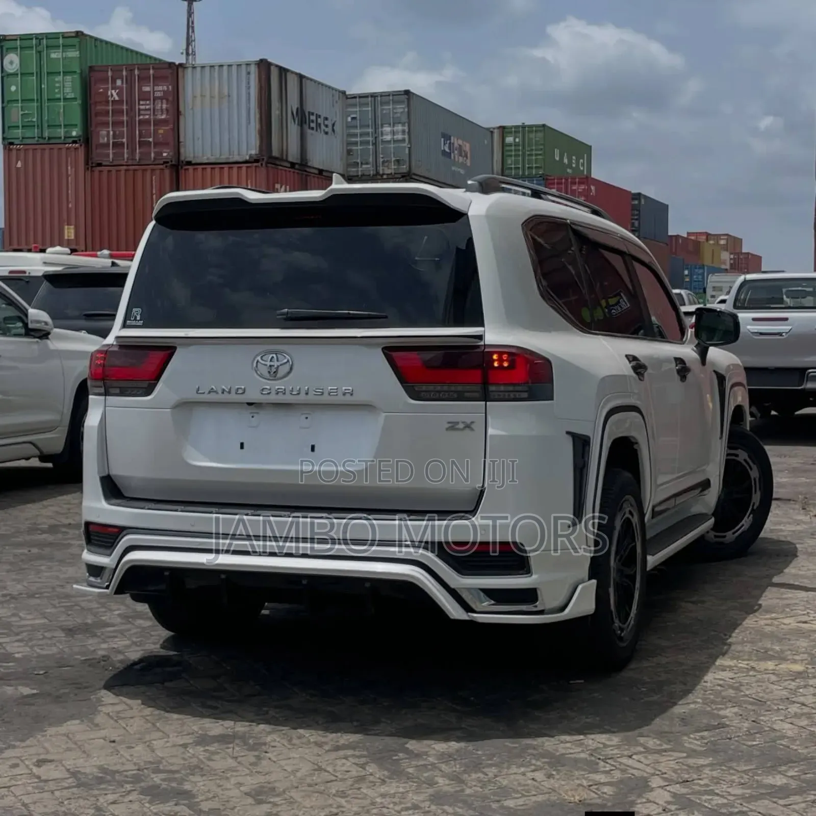 Toyota Land Cruiser LC300 2024 White