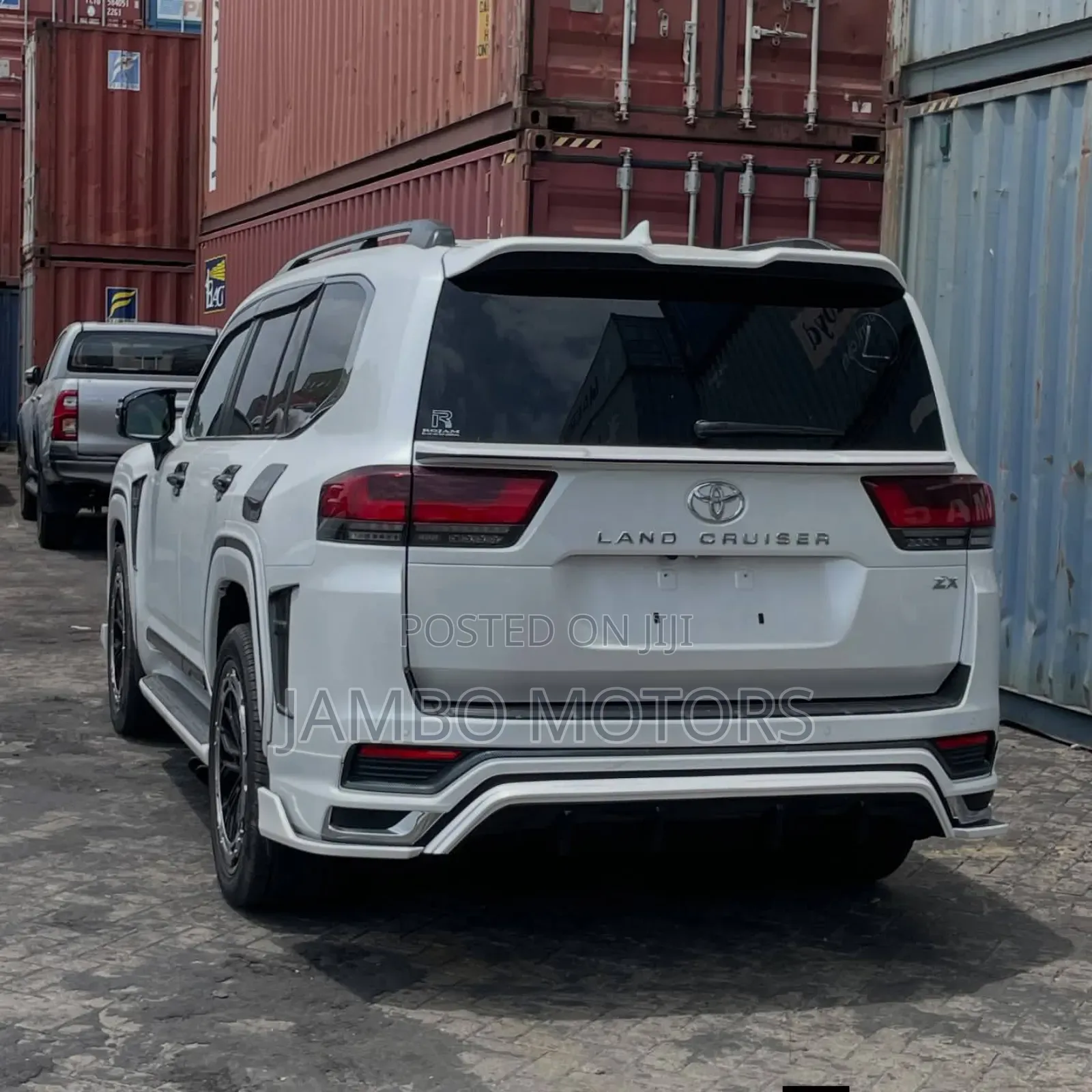 Toyota Land Cruiser LC300 2024 White