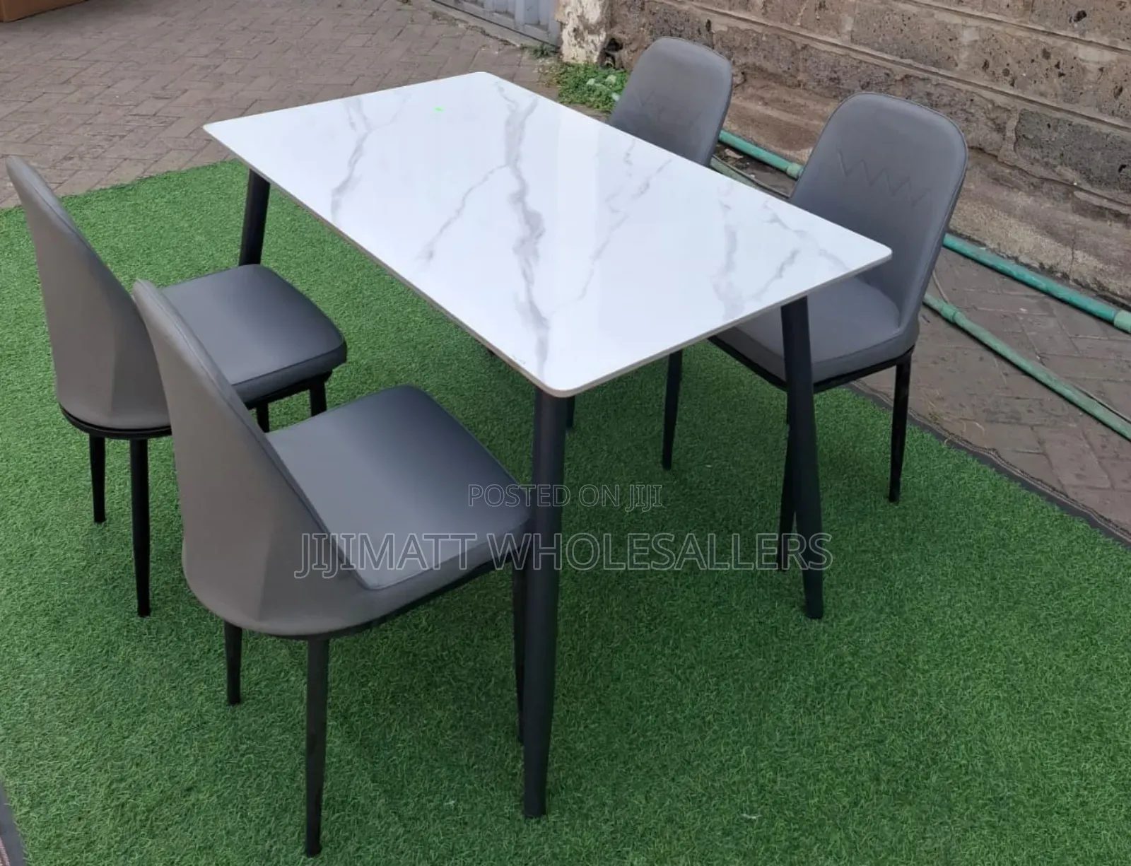Modern 4 Sitter Executive Top Glass Dinning Table