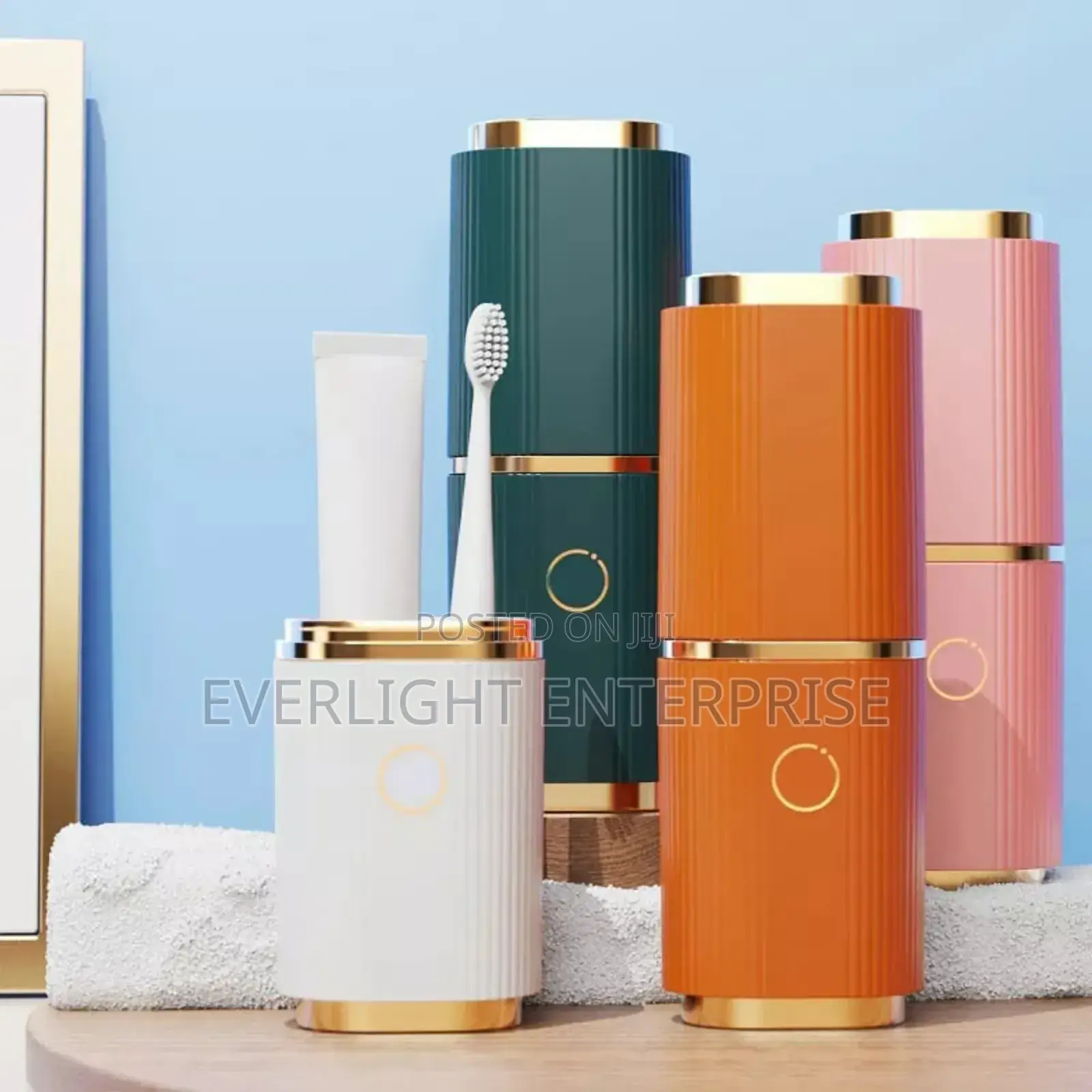 *Nordic Portable Toothbrush Storage Box